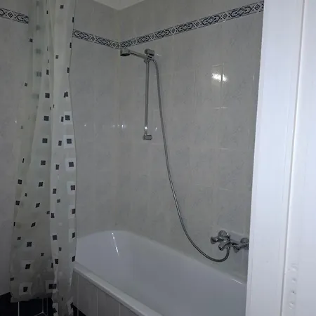 Descamps Apartment