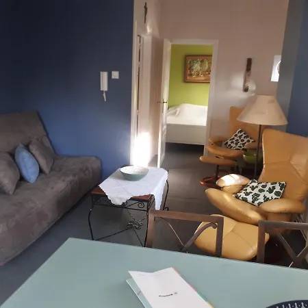Descamps Apartment
