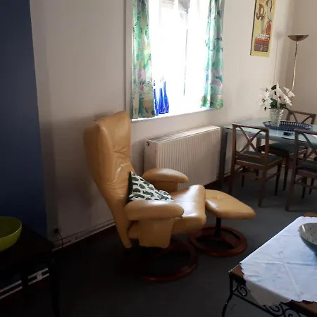 Descamps Apartment